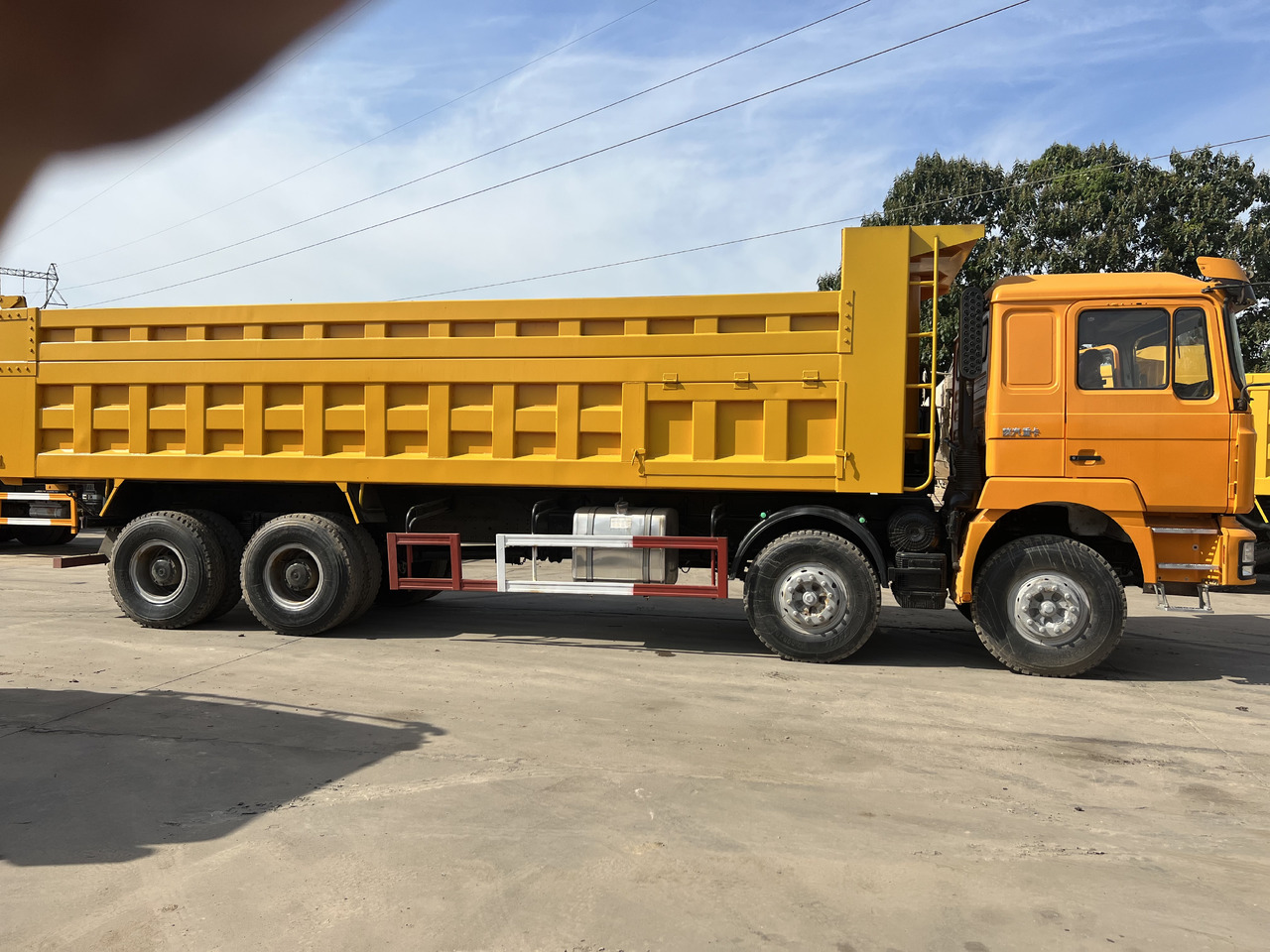 SHACMAN 8*4 dump truck - Camion basculantă: Foto 5 SHACMAN 8*4 dump truck - Camion basculantă: Foto 5