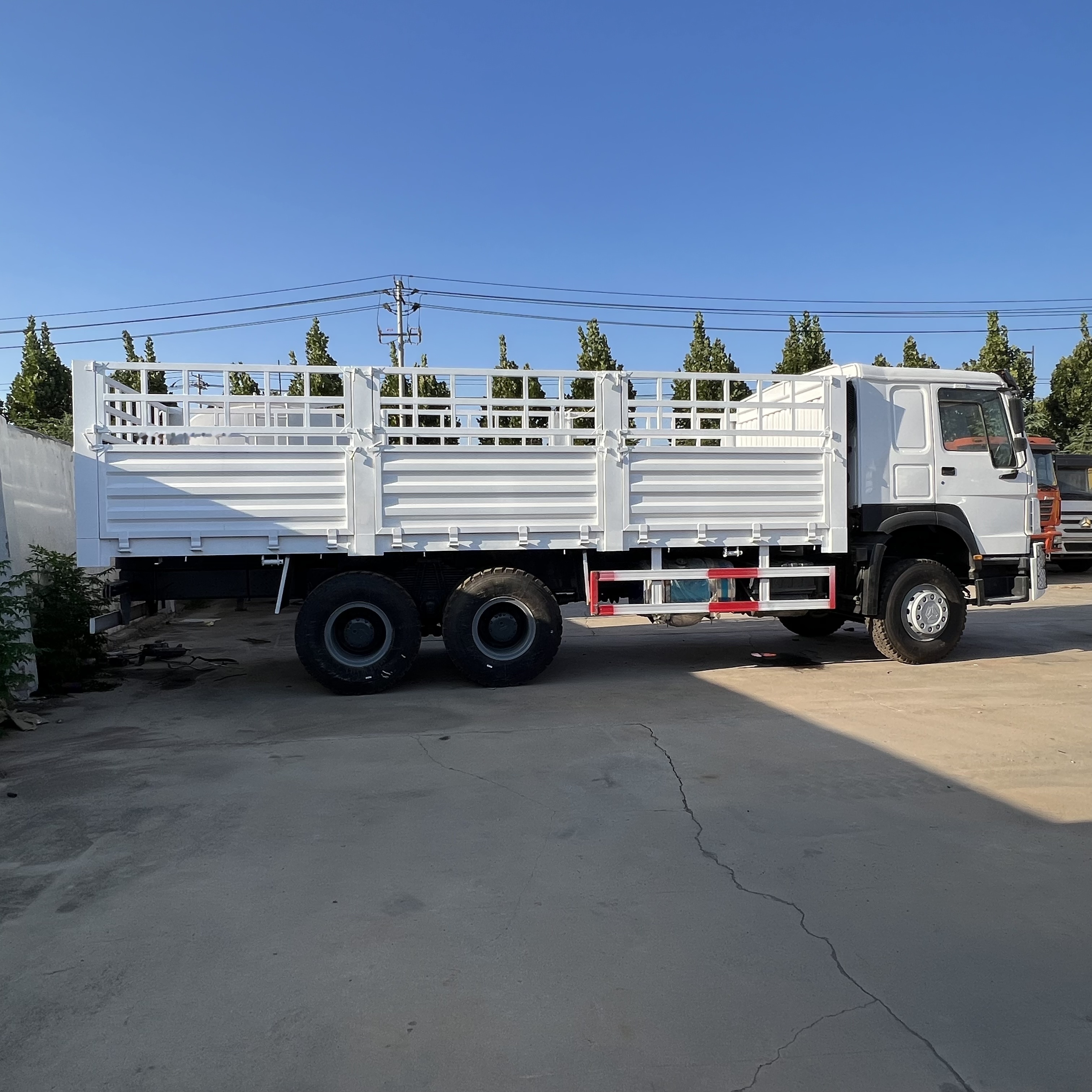 Sinotruk HOWO 371 6*4 Fence Truck - Camion platformă: Foto 5 Sinotruk HOWO 371 6*4 Fence Truck - Camion platformă: Foto 5