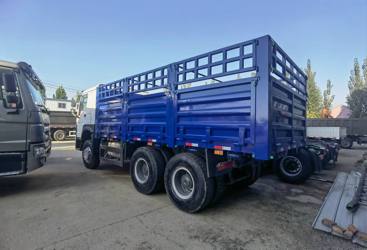 Sinotruk HOWO 371 6*4 Fence truck - Camion platformă: Foto 5 Sinotruk HOWO 371 6*4 Fence truck - Camion platformă: Foto 5