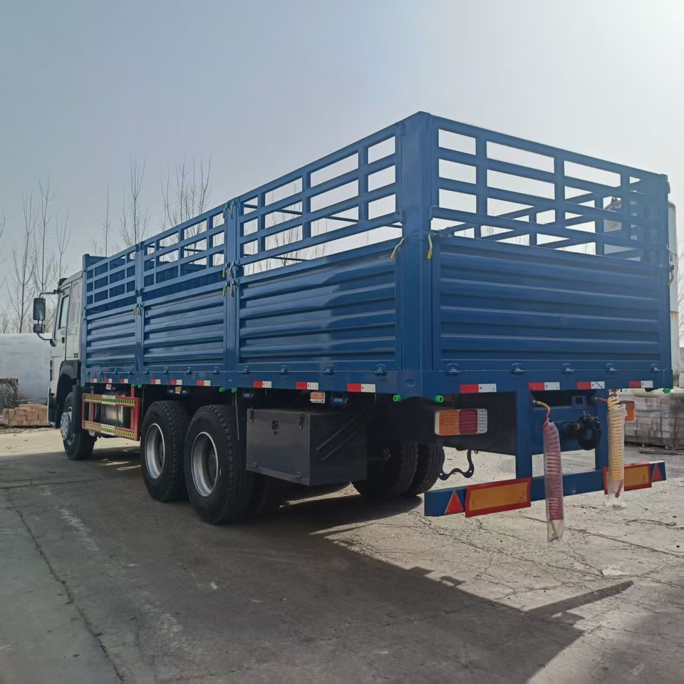 Sinotruk HOWO 371 6*4 Fence truck - Camion platformă: Foto 4 Sinotruk HOWO 371 6*4 Fence truck - Camion platformă: Foto 4