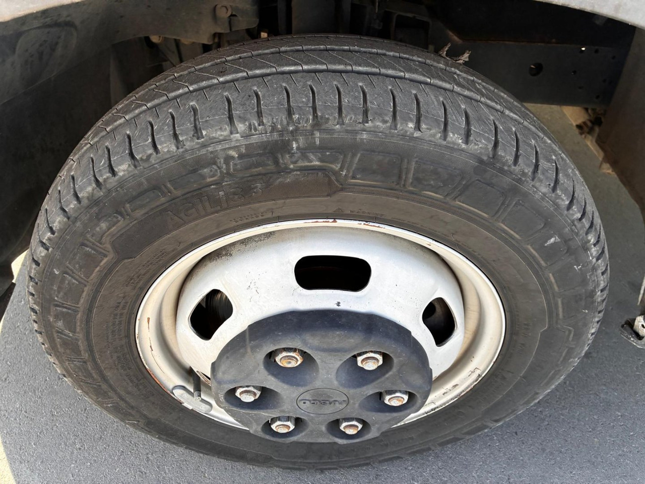 Autoutilitară box Caja cerrada con plataforma elevadora IVECO 35C14 20m3 con puerta lateral: Foto 12 Autoutilitară box Caja cerrada con plataforma elevadora IVECO 35C14 20m3 con puerta lateral: Foto 12