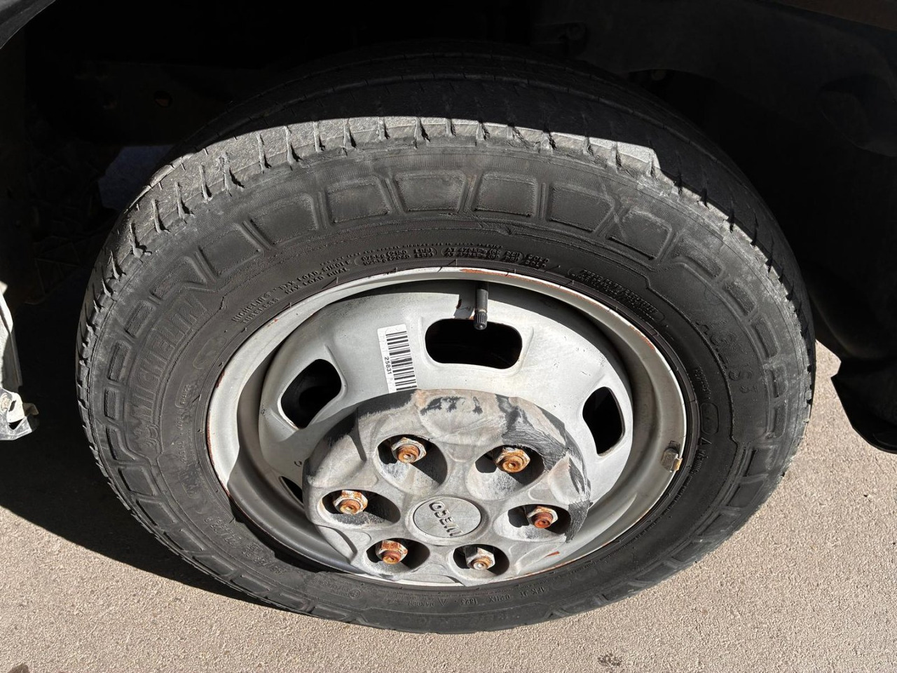 Autoutilitară box Caja cerrada con plataforma elevadora IVECO 35C14 20m3 con puerta lateral: Foto 11 Autoutilitară box Caja cerrada con plataforma elevadora IVECO 35C14 20m3 con puerta lateral: Foto 11