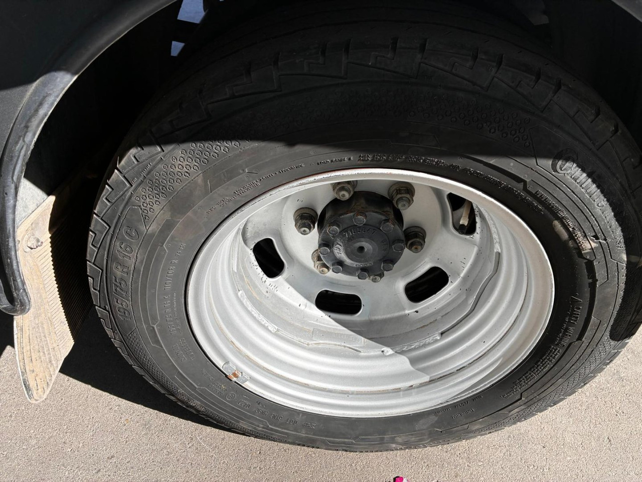 Autoutilitară box Caja cerrada con plataforma elevadora IVECO 35C14 20m3 con puerta lateral: Foto 14 Autoutilitară box Caja cerrada con plataforma elevadora IVECO 35C14 20m3 con puerta lateral: Foto 14