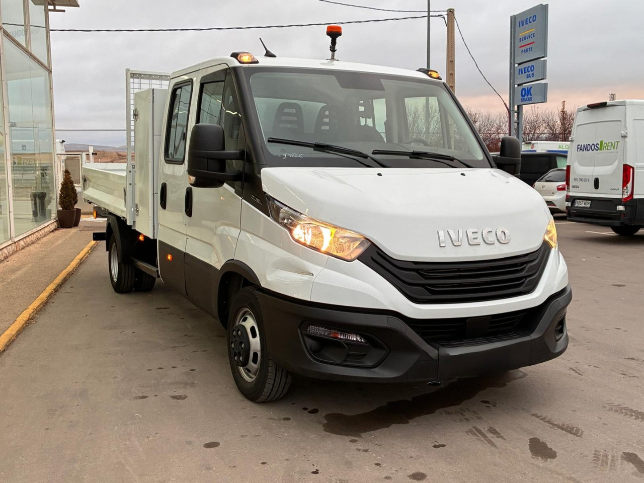 Volquete/Dumper IVECO 35C14 CAJA BASCULANTE DOBLE CABINA - Autoutilitară basculantă, Autoutilitară cabină dublă: Foto 3 Volquete/Dumper IVECO 35C14 CAJA BASCULANTE DOBLE CABINA - Autoutilitară basculantă, Autoutilitară cabină dublă: Foto 3