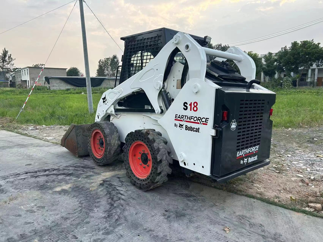 BOBCAT S17 S450 S550 - Mini încărcător: Foto 1 BOBCAT S17 S450 S550 - Mini încărcător: Foto 1