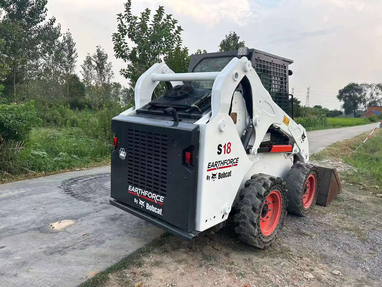 BOBCAT S17 S450 S550 - Mini încărcător: Foto 4 BOBCAT S17 S450 S550 - Mini încărcător: Foto 4