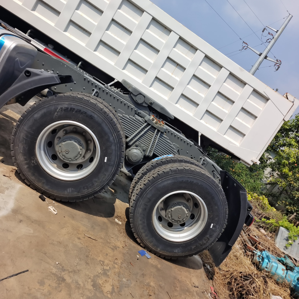 SINOTRUK 6*4 TRACTOR - Cap tractor: Foto 2 SINOTRUK 6*4 TRACTOR - Cap tractor: Foto 2