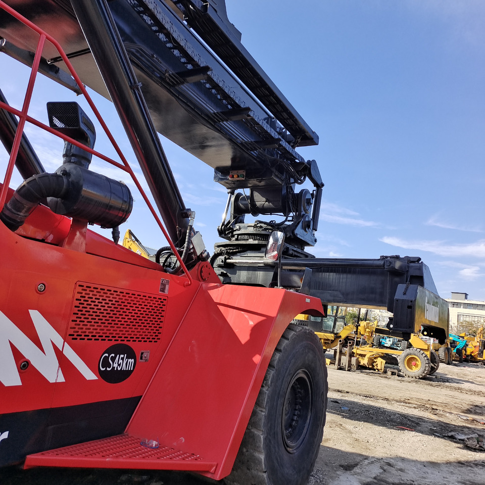 FANTUZZI CS45KMHD 45 TON - Reach stacker: Foto 5 FANTUZZI CS45KMHD 45 TON - Reach stacker: Foto 5