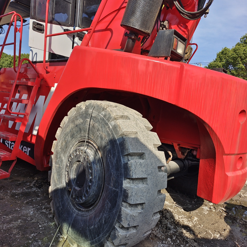 FANTUZZI CS45KMHD 45 TON - Reach stacker: Foto 3 FANTUZZI CS45KMHD 45 TON - Reach stacker: Foto 3