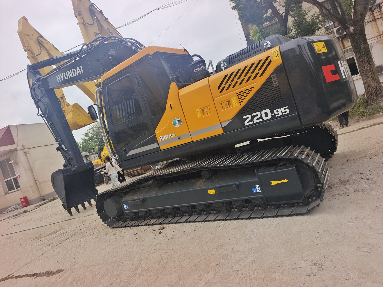 HYUNDAI 220-9S - Excavator pe şenile: Foto 1 HYUNDAI 220-9S - Excavator pe şenile: Foto 1