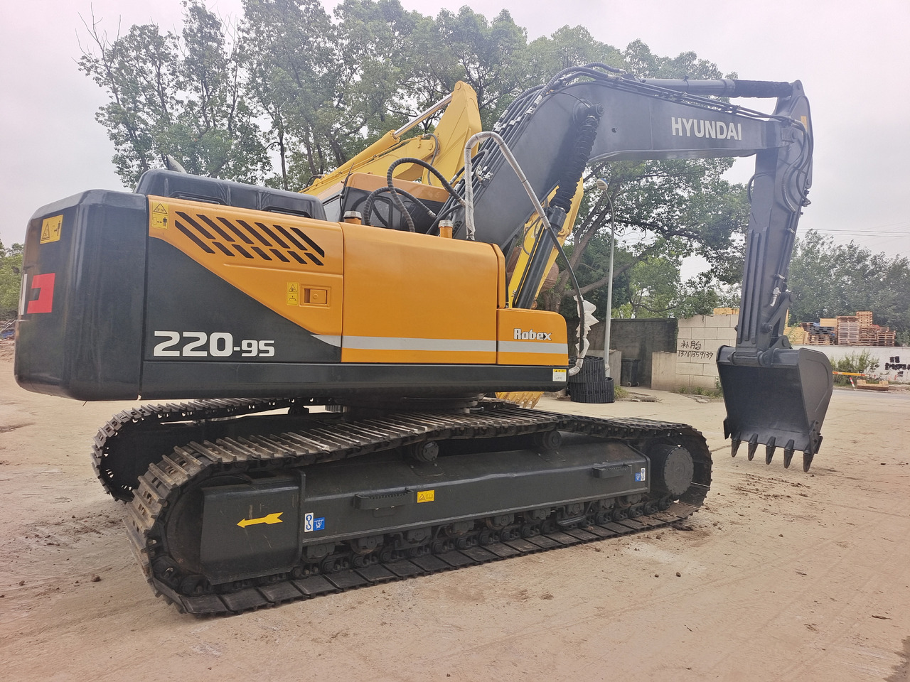 HYUNDAI 220-9S - Excavator pe şenile: Foto 2 HYUNDAI 220-9S - Excavator pe şenile: Foto 2