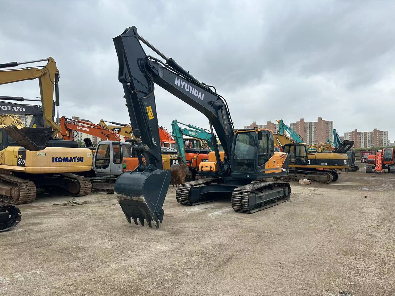 HYUNDAI 225LC-9T - Excavator pe şenile: Foto 2 HYUNDAI 225LC-9T - Excavator pe şenile: Foto 2