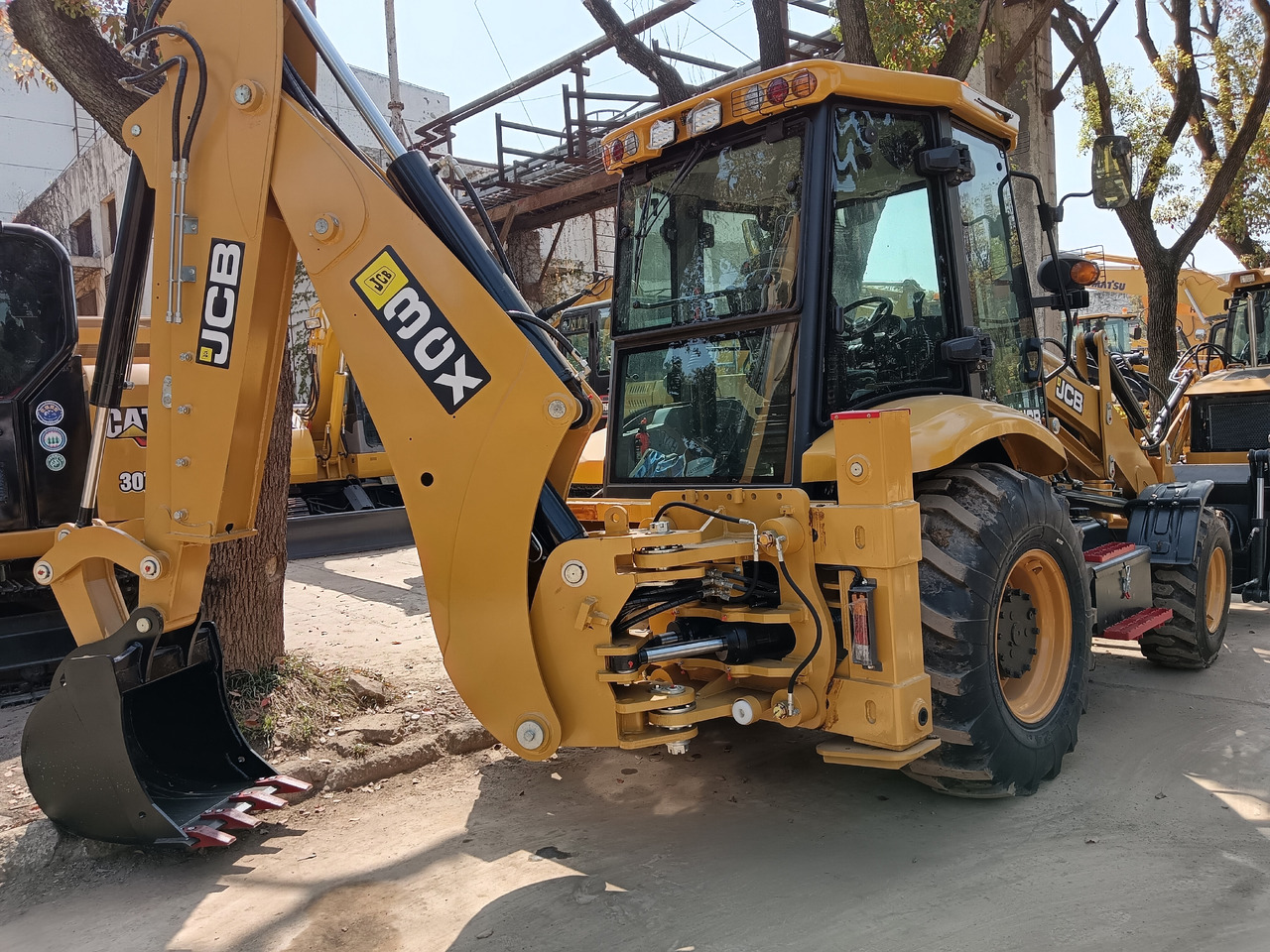 JCB 3CX 100% NEW 0 HOUR - Buldoexcavator: Foto 1 JCB 3CX 100% NEW 0 HOUR - Buldoexcavator: Foto 1