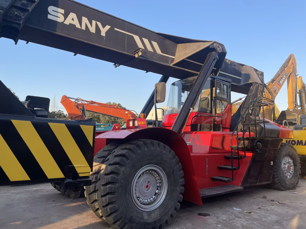 SANY SRSC45C30 45 TON CAPACITY - Reach stacker: Foto 2 SANY SRSC45C30 45 TON CAPACITY - Reach stacker: Foto 2
