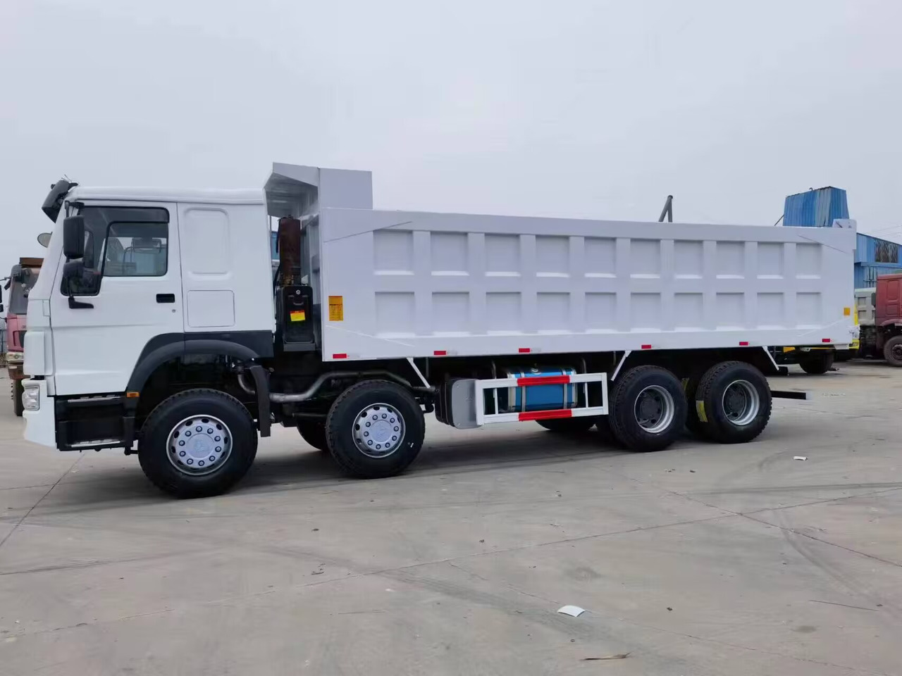SINOTRUK HOWO 8*4 6*4 371 375 380 400 420 460HP - Camion basculantă: Foto 5 SINOTRUK HOWO 8*4 6*4 371 375 380 400 420 460HP - Camion basculantă: Foto 5