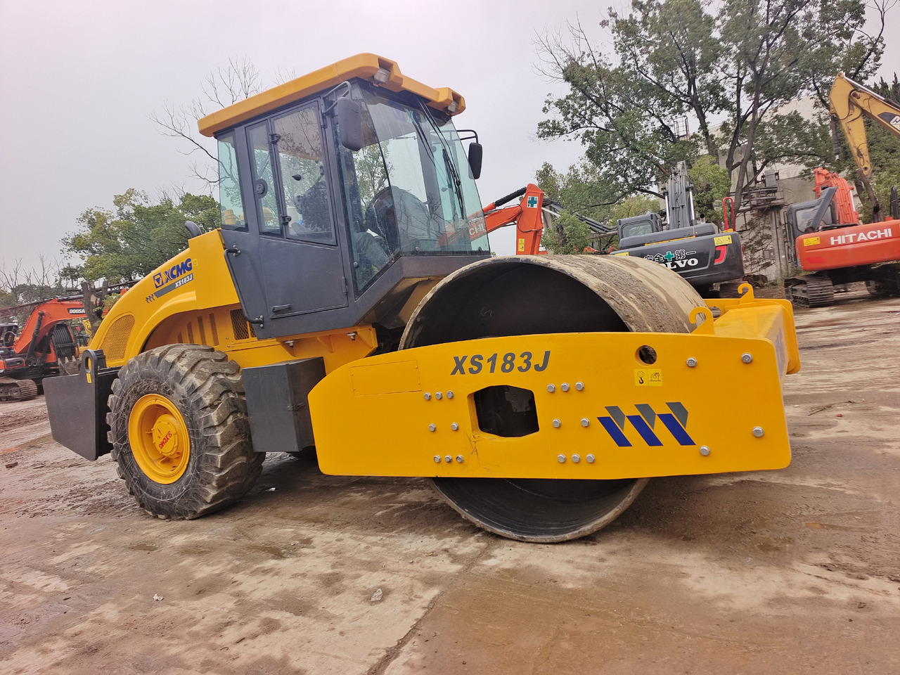 XCMG XS183J 203J 223J - Cilindru compactor pentru asfalt: Foto 5 XCMG XS183J 203J 223J - Cilindru compactor pentru asfalt: Foto 5