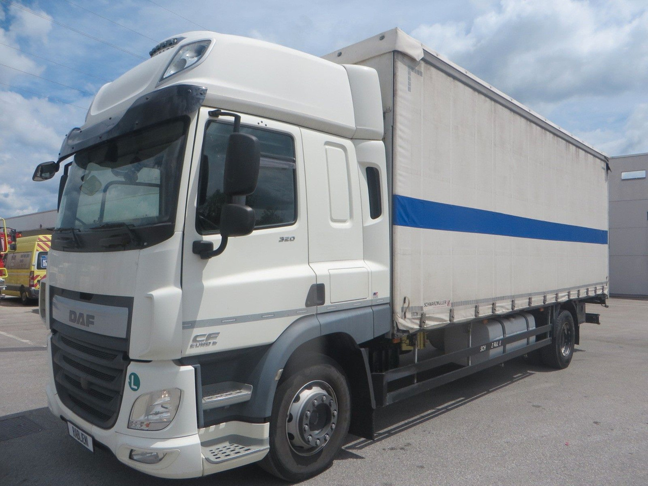 DAF CF320 4x2 18T Curtainside 7.70m - Camion cu prelată: Foto 1 DAF CF320 4x2 18T Curtainside 7.70m - Camion cu prelată: Foto 1