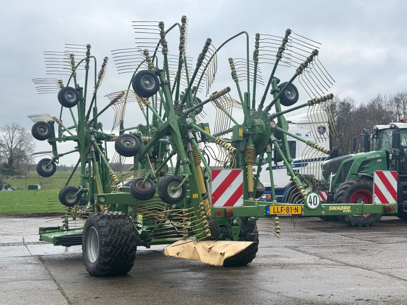 Krone Krone Swadro 1400 plus 4 rotorhark zwiller - Maşină de întors fânul: Foto 5 Krone Krone Swadro 1400 plus 4 rotorhark zwiller - Maşină de întors fânul: Foto 5