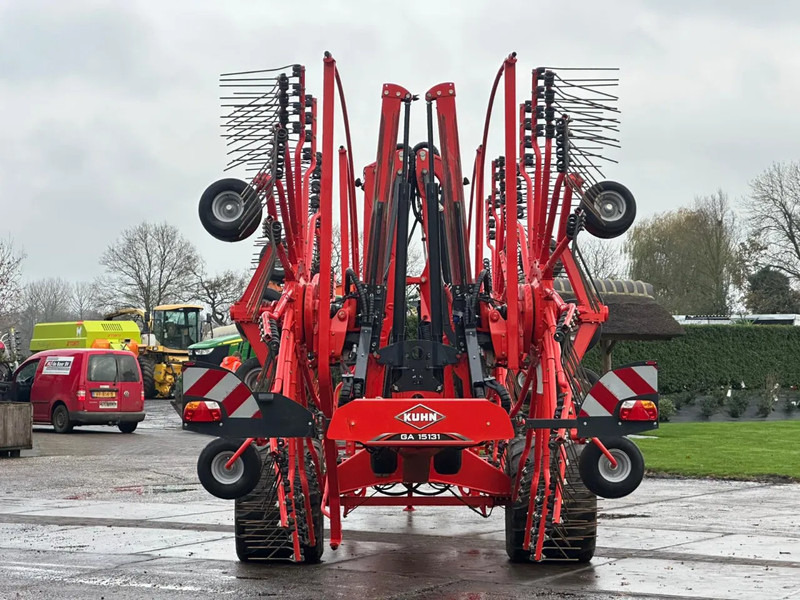 Kuhn GA 15131 Zwadhark 4 rotorhark 15 meter!! - Maşină de întors fânul: Foto 3 Kuhn GA 15131 Zwadhark 4 rotorhark 15 meter!! - Maşină de întors fânul: Foto 3
