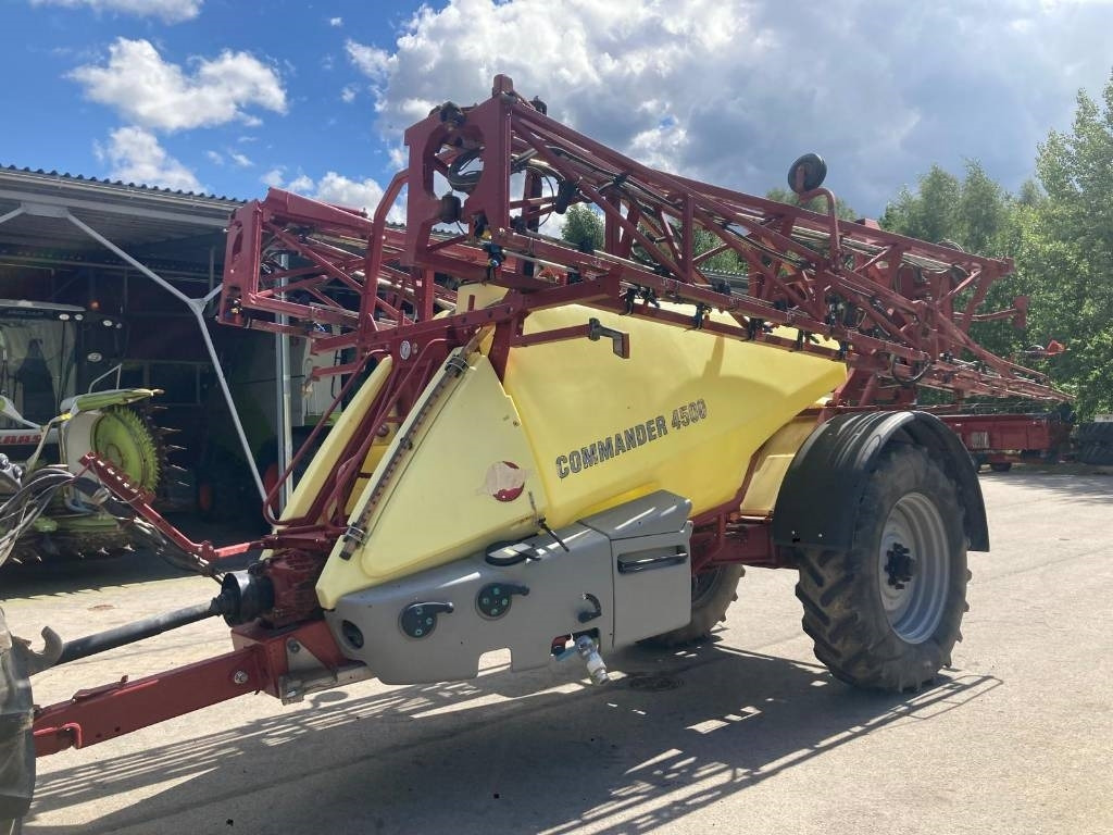 Hardi COMMANDERr 4500 - Maşină de erbicidat tractata: Foto 1 Hardi COMMANDERr 4500 - Maşină de erbicidat tractata: Foto 1