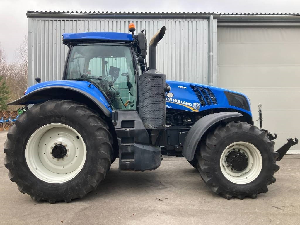 New Holland T 8.320 AC - Tractor agricol: Foto 2 New Holland T 8.320 AC - Tractor agricol: Foto 2