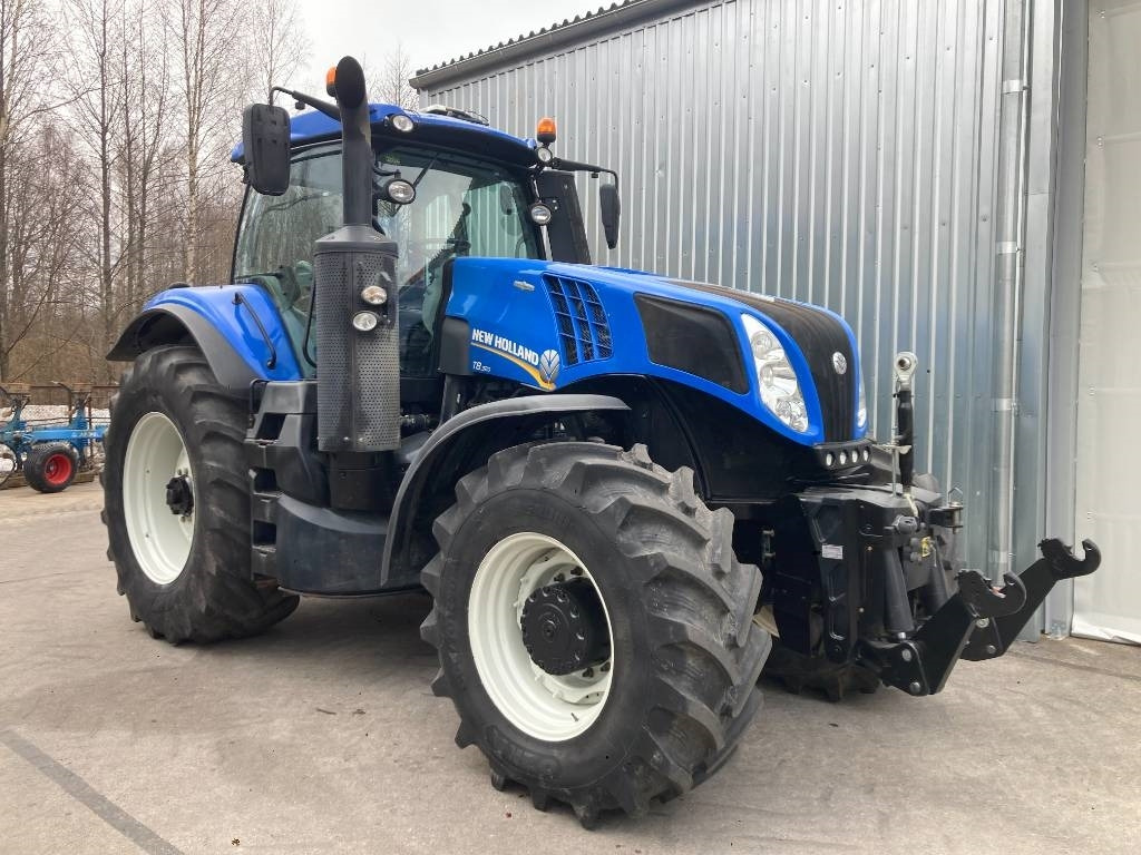 New Holland T 8.320 AC - Tractor agricol: Foto 1 New Holland T 8.320 AC - Tractor agricol: Foto 1