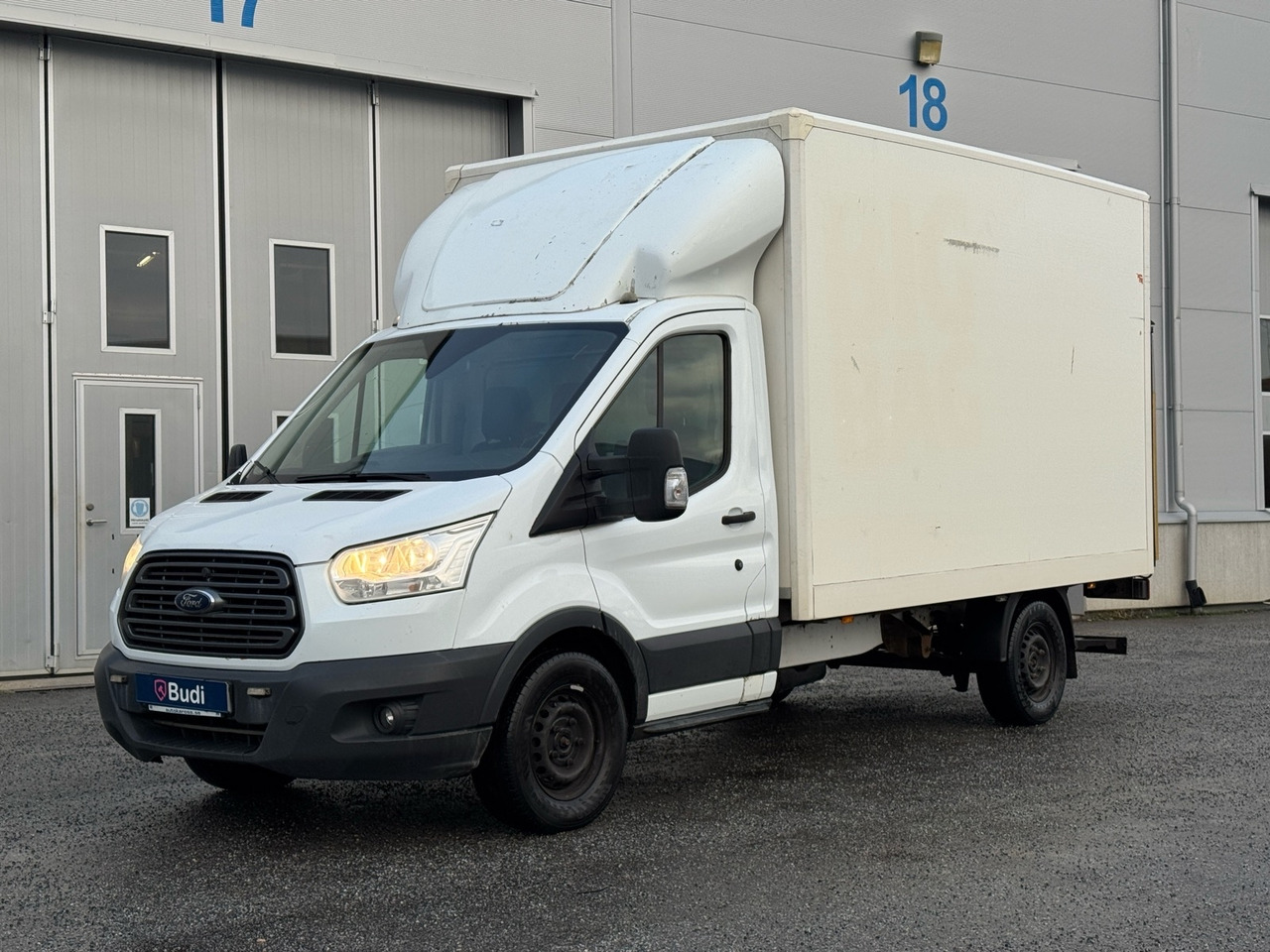 Lätt lastbil Ford Transit 350 Chassi Cab 2.0 TDCi SelectShift -2018 - Autoutilitară box: Foto 1 Lätt lastbil Ford Transit 350 Chassi Cab 2.0 TDCi SelectShift -2018 - Autoutilitară box: Foto 1