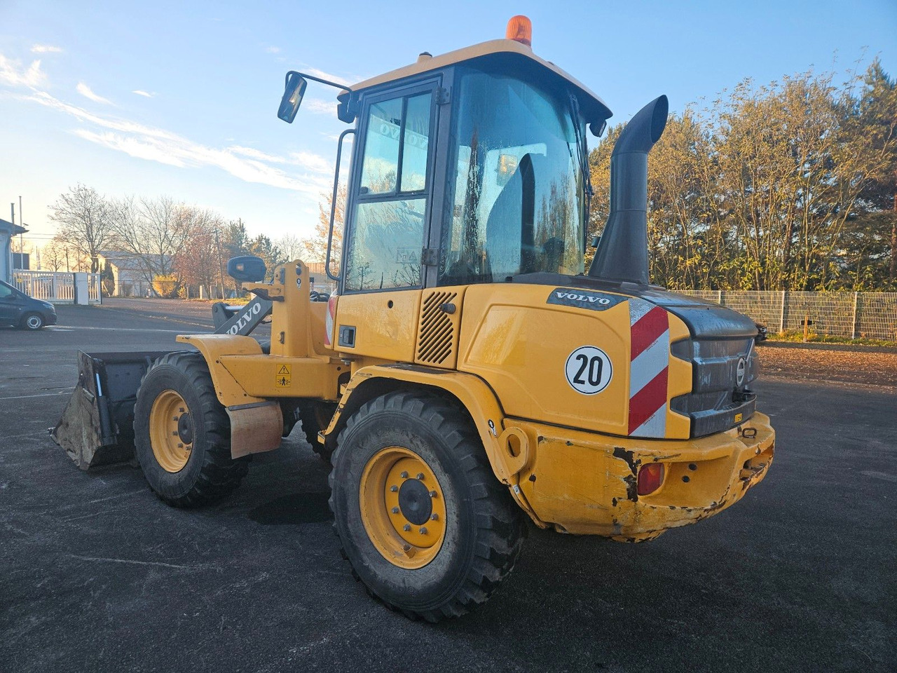 Volvo L30G mit Klappschaufel - Încărcător frontal pe pneuri: Foto 3 Volvo L30G mit Klappschaufel - Încărcător frontal pe pneuri: Foto 3