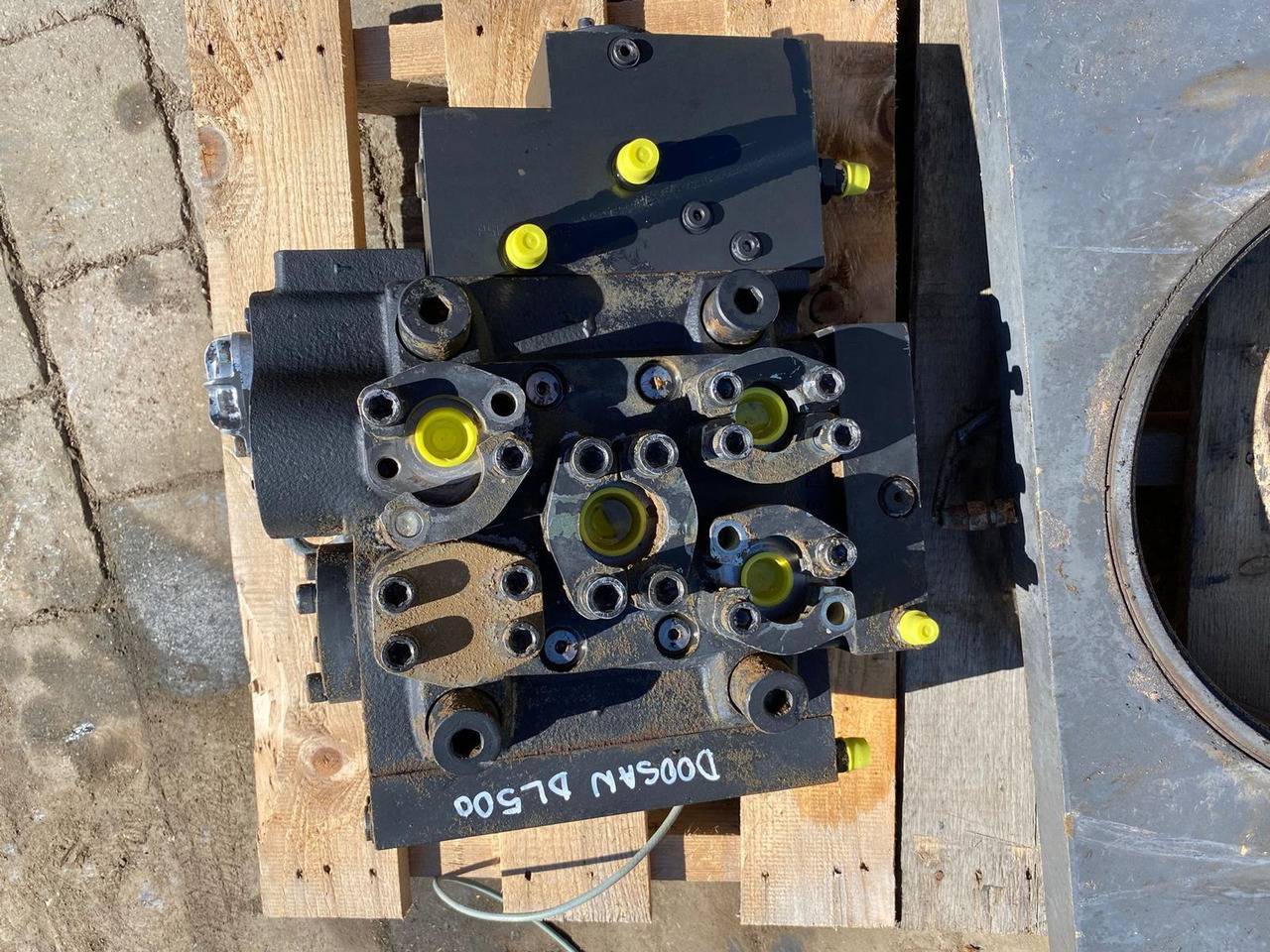 Doosan DL 500 - Supapa hidraulica pentru Utilaje constructii: Foto 2 Doosan DL 500 - Supapa hidraulica pentru Utilaje constructii: Foto 2