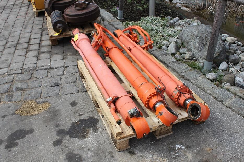 Fiat-Hitachi EX 165 - Cilindru hidraulic pentru Utilaje constructii: Foto 2 Fiat-Hitachi EX 165 - Cilindru hidraulic pentru Utilaje constructii: Foto 2