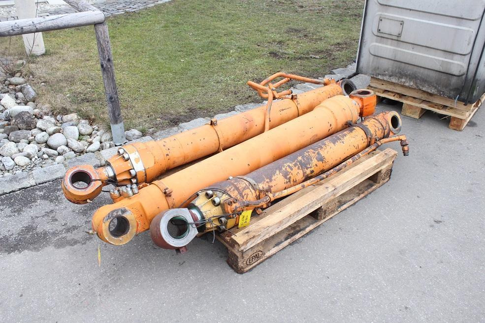 Hitachi FH 220 LC - Cilindru hidraulic pentru Utilaje constructii: Foto 3 Hitachi FH 220 LC - Cilindru hidraulic pentru Utilaje constructii: Foto 3