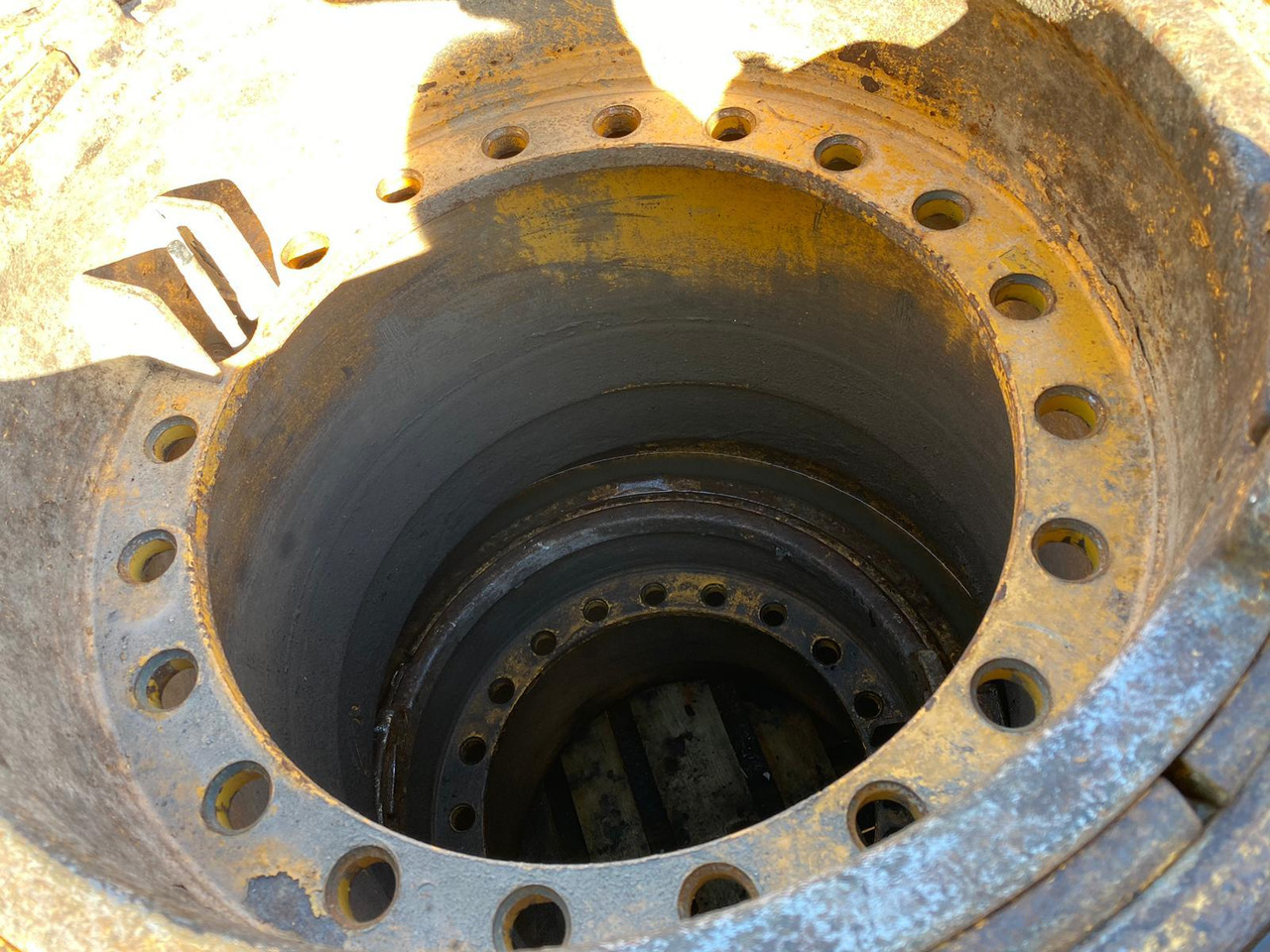 Liebherr 26,5R25 aus L564 - Anvelopă pentru Utilaje constructii: Foto 2 Liebherr 26,5R25 aus L564 - Anvelopă pentru Utilaje constructii: Foto 2