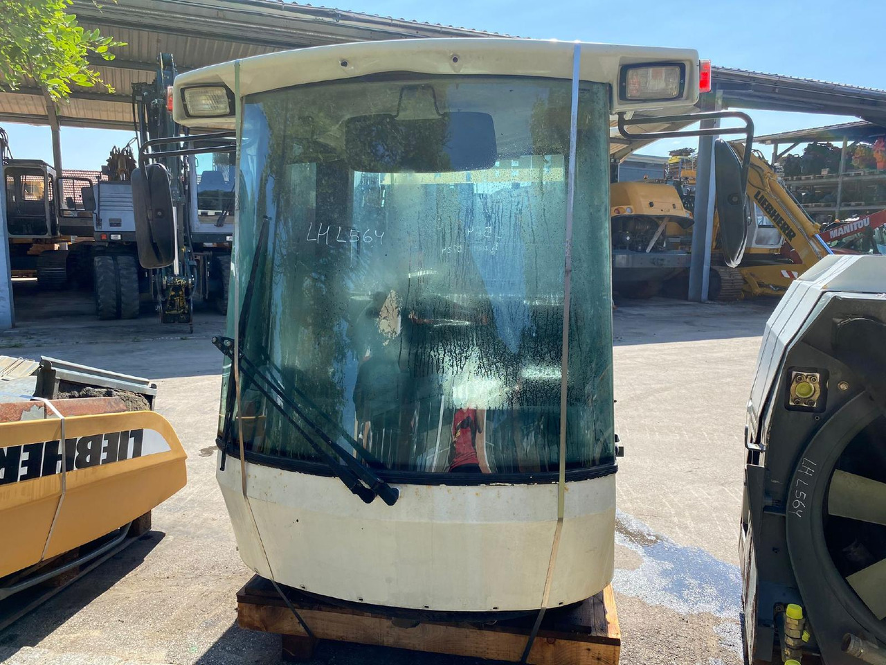 Liebherr L 564 - Cabină pentru Utilaje constructii: Foto 3 Liebherr L 564 - Cabină pentru Utilaje constructii: Foto 3
