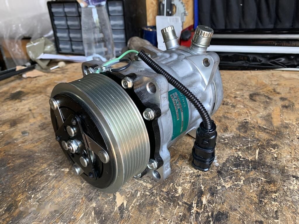 MAN Sanden SD7H15 51.77970-7028 MAN TGA TGM TGX TGL NEOPLAN BUS truck - Compresor A/C pentru Camion: Foto 1 MAN Sanden SD7H15 51.77970-7028 MAN TGA TGM TGX TGL NEOPLAN BUS truck - Compresor A/C pentru Camion: Foto 1