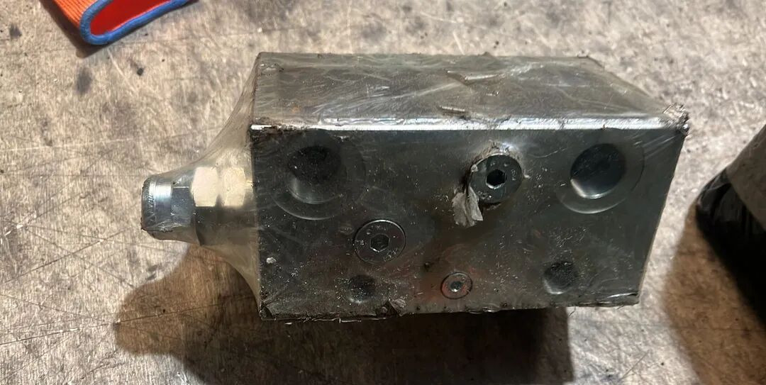 Rexroth Flow Divider R930062425 - Supapă frână pentru Camion: Foto 2 Rexroth Flow Divider R930062425 - Supapă frână pentru Camion: Foto 2