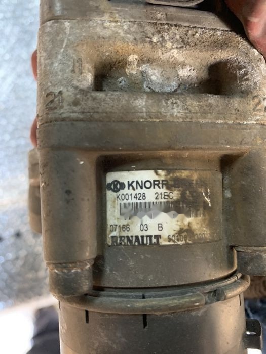 Zawór hamulcowy Oryginał Hurt K001428 Renault Magnum 440 DXI - Supapă pentru Camion: Foto 3 Zawór hamulcowy Oryginał Hurt K001428 Renault Magnum 440 DXI - Supapă pentru Camion: Foto 3