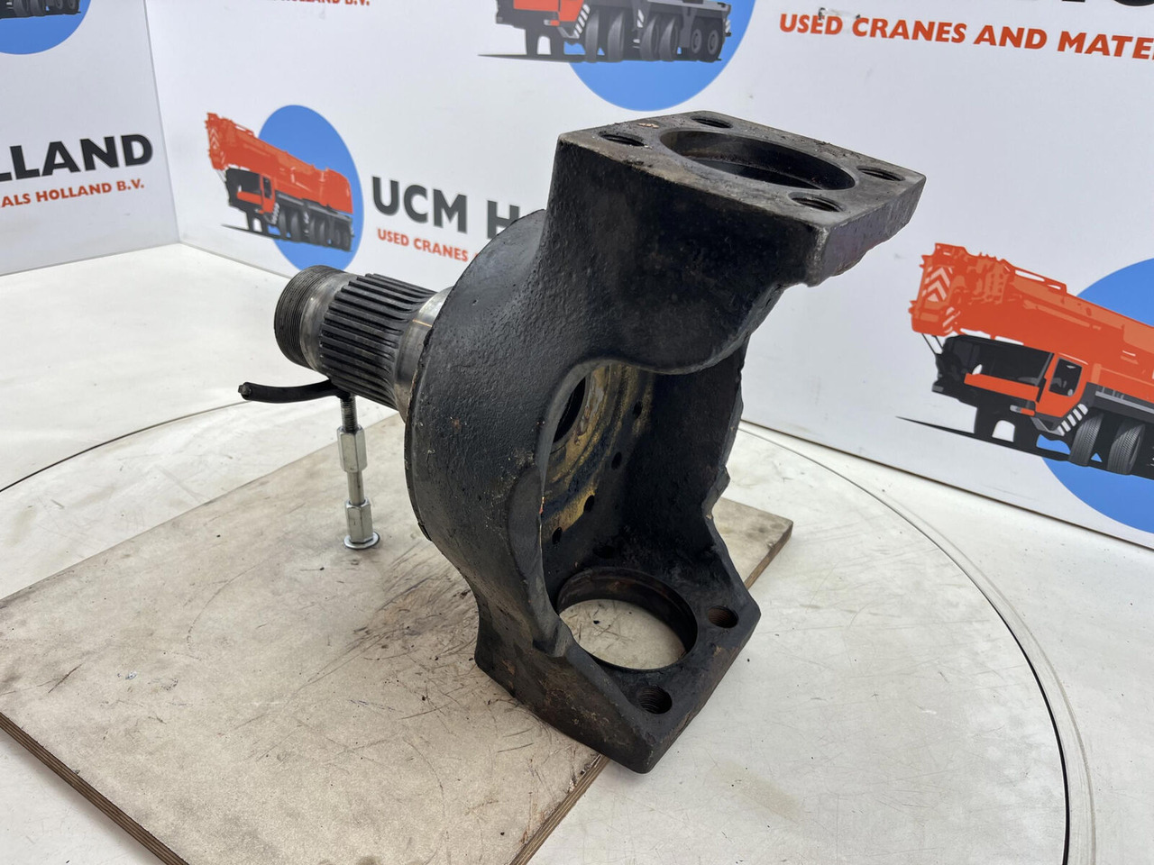 Grove AT 750 BE Steering knuckle 16 holes - Fuzeta pentru Automacara: Foto 4 Grove AT 750 BE Steering knuckle 16 holes - Fuzeta pentru Automacara: Foto 4