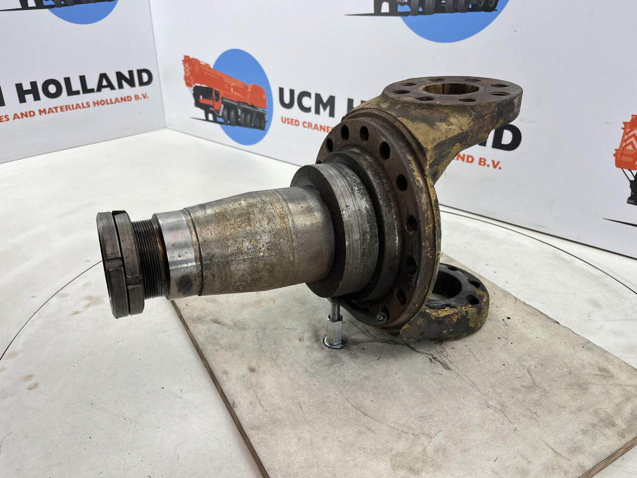 Grove AT 880 Steering knuckle 16 holes axle 2 - Fuzeta pentru Automacara: Foto 1 Grove AT 880 Steering knuckle 16 holes axle 2 - Fuzeta pentru Automacara: Foto 1