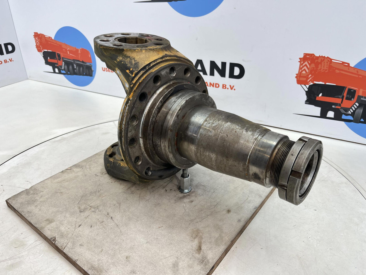 Grove AT 880 Steering knuckle 16 holes axle 2 - Fuzeta pentru Automacara: Foto 3 Grove AT 880 Steering knuckle 16 holes axle 2 - Fuzeta pentru Automacara: Foto 3