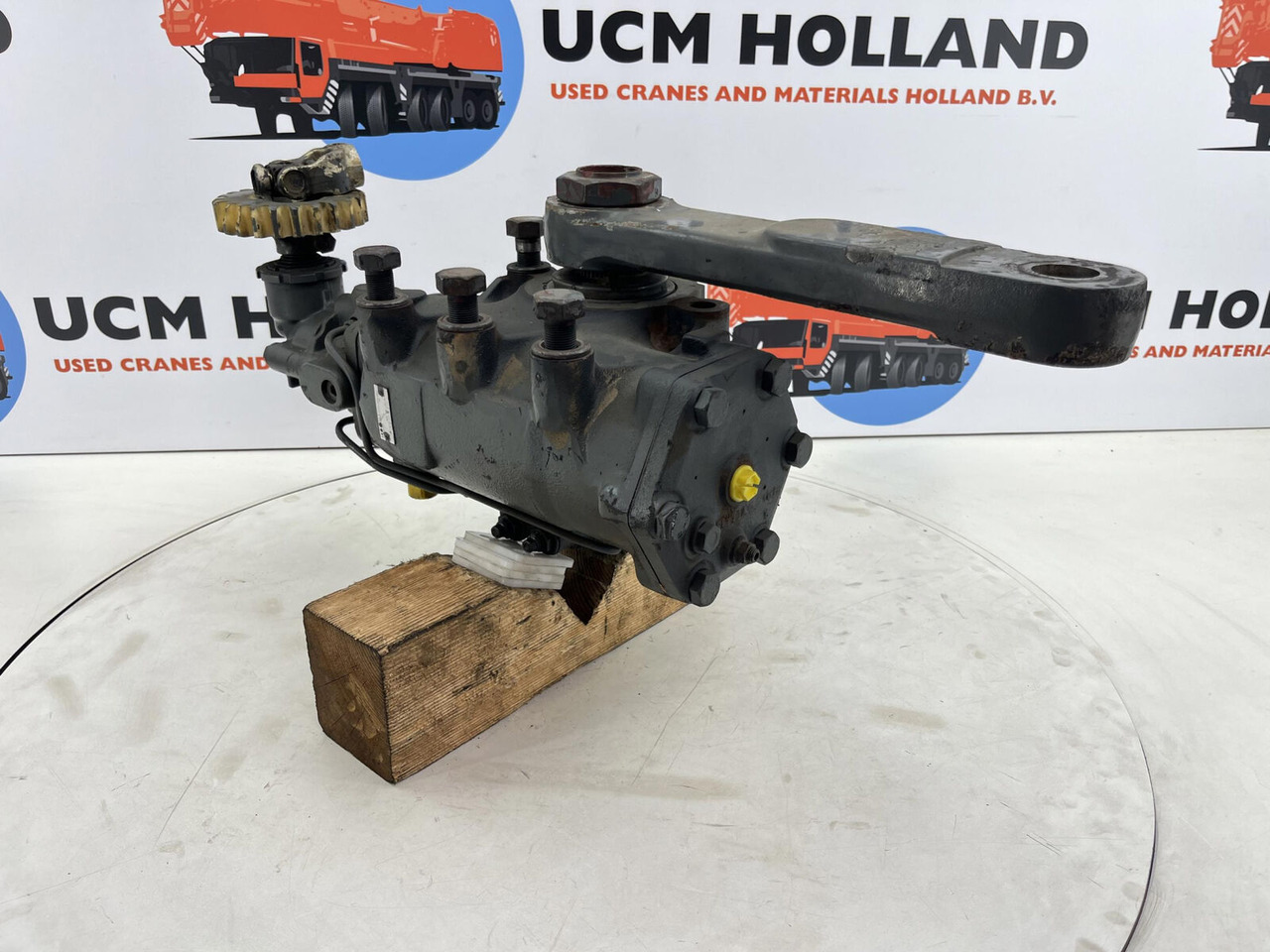 Grove GMK 2035 steering box - Casetă de direcție pentru Automacara: Foto 1 Grove GMK 2035 steering box - Casetă de direcție pentru Automacara: Foto 1