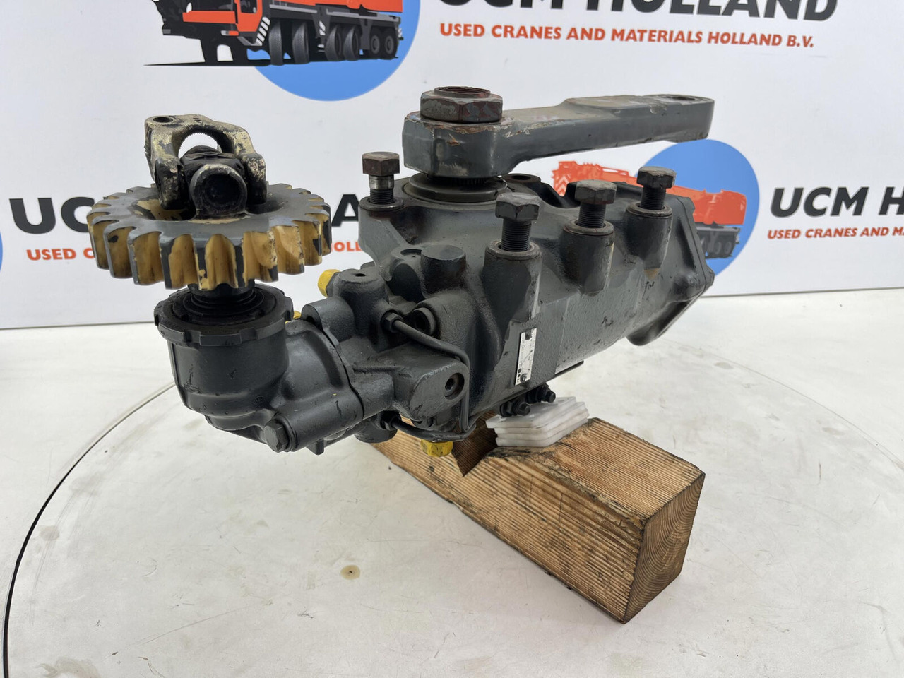 Grove GMK 2035 steering box - Casetă de direcție pentru Automacara: Foto 2 Grove GMK 2035 steering box - Casetă de direcție pentru Automacara: Foto 2