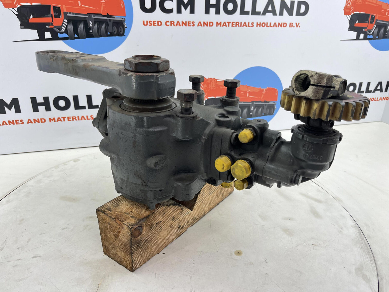 Grove GMK 2035 steering box - Casetă de direcție pentru Automacara: Foto 3 Grove GMK 2035 steering box - Casetă de direcție pentru Automacara: Foto 3