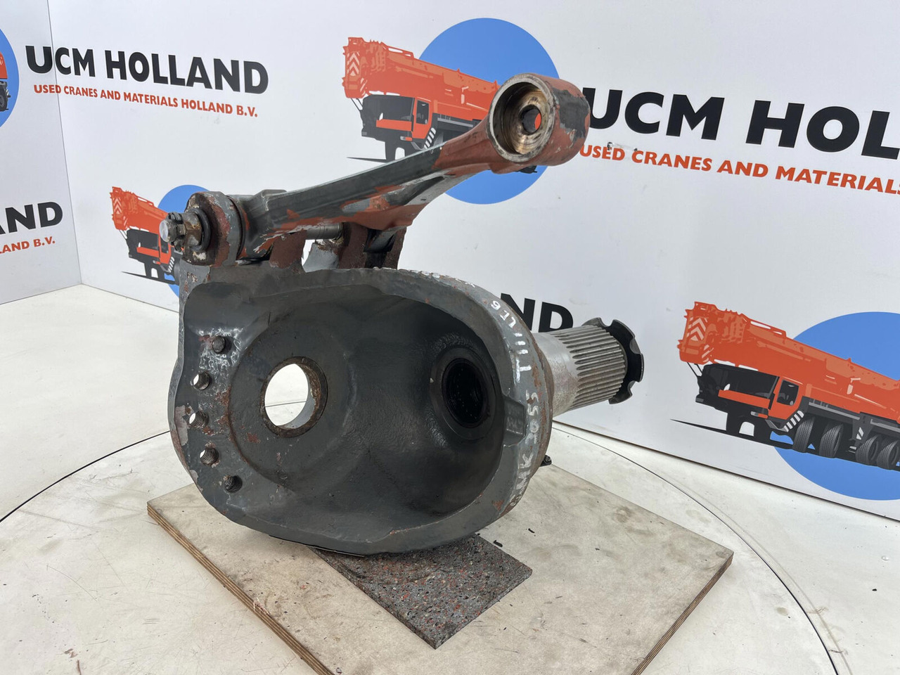 Grove GMK 3055 Steering knuckle 16 holes axle 1 right - Fuzeta pentru Automacara: Foto 4 Grove GMK 3055 Steering knuckle 16 holes axle 1 right - Fuzeta pentru Automacara: Foto 4