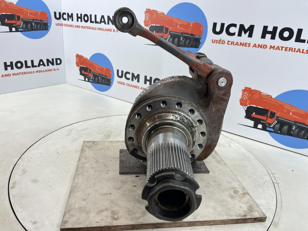 Grove GMK 3055 Steering knuckle 16 holes axle 1 right - Fuzeta pentru Automacara: Foto 2 Grove GMK 3055 Steering knuckle 16 holes axle 1 right - Fuzeta pentru Automacara: Foto 2