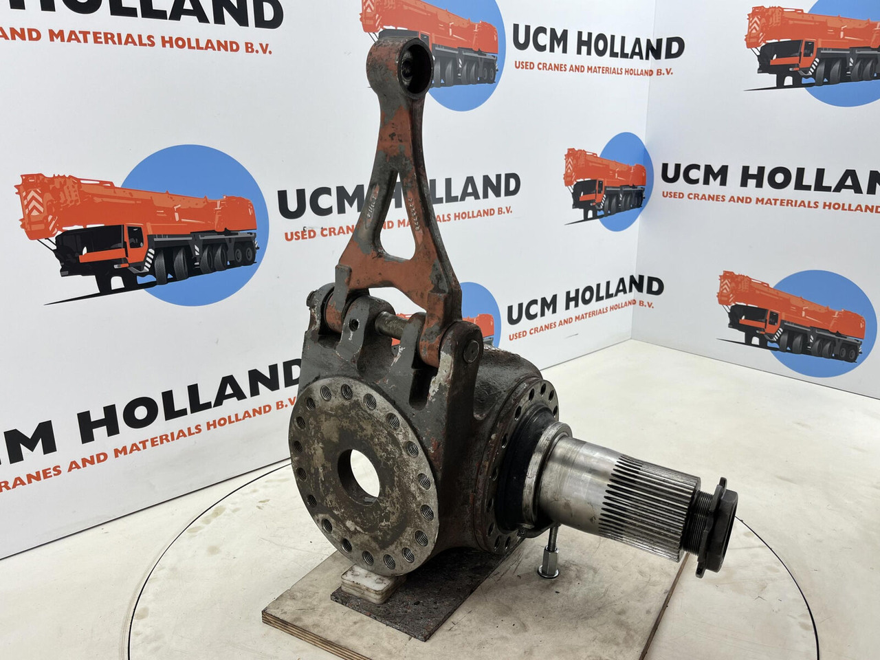 Grove GMK 3055 Steering knuckle 16 holes axle 3 right - Fuzeta pentru Macara: Foto 3 Grove GMK 3055 Steering knuckle 16 holes axle 3 right - Fuzeta pentru Macara: Foto 3