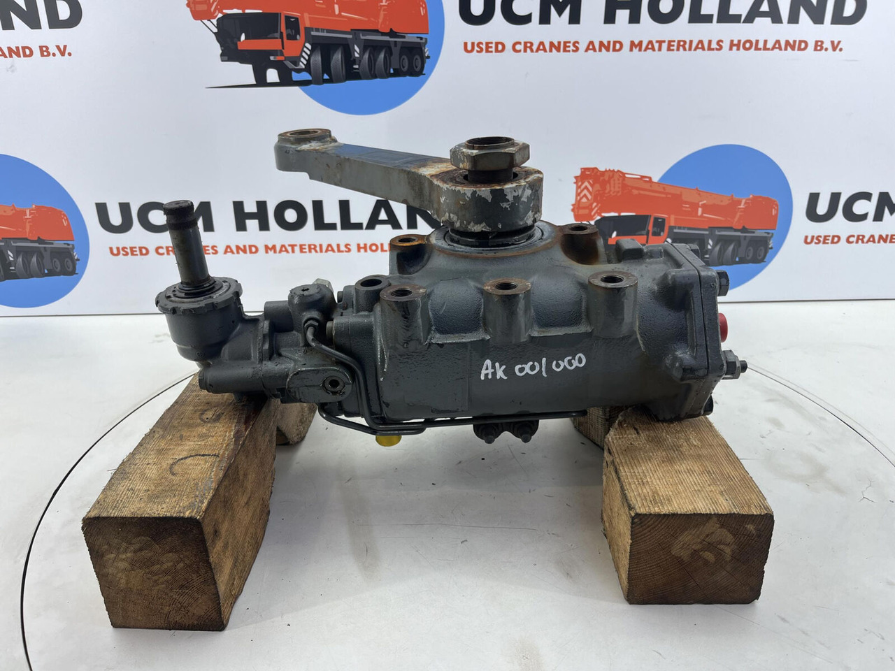 Grove GMK 3055 steering box - Casetă de direcție pentru Automacara: Foto 3 Grove GMK 3055 steering box - Casetă de direcție pentru Automacara: Foto 3
