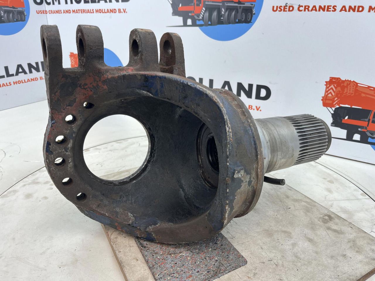 Grove GMK Megatrak steering knuckle 16 holes - Fuzeta pentru Automacara: Foto 4 Grove GMK Megatrak steering knuckle 16 holes - Fuzeta pentru Automacara: Foto 4