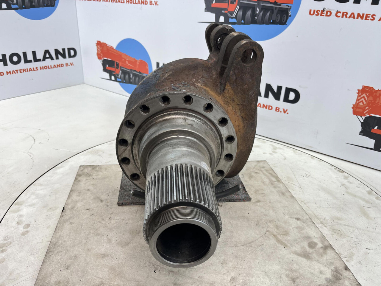 Grove GMK Megatrak steering knuckle 16 holes - Fuzeta pentru Automacara: Foto 2 Grove GMK Megatrak steering knuckle 16 holes - Fuzeta pentru Automacara: Foto 2