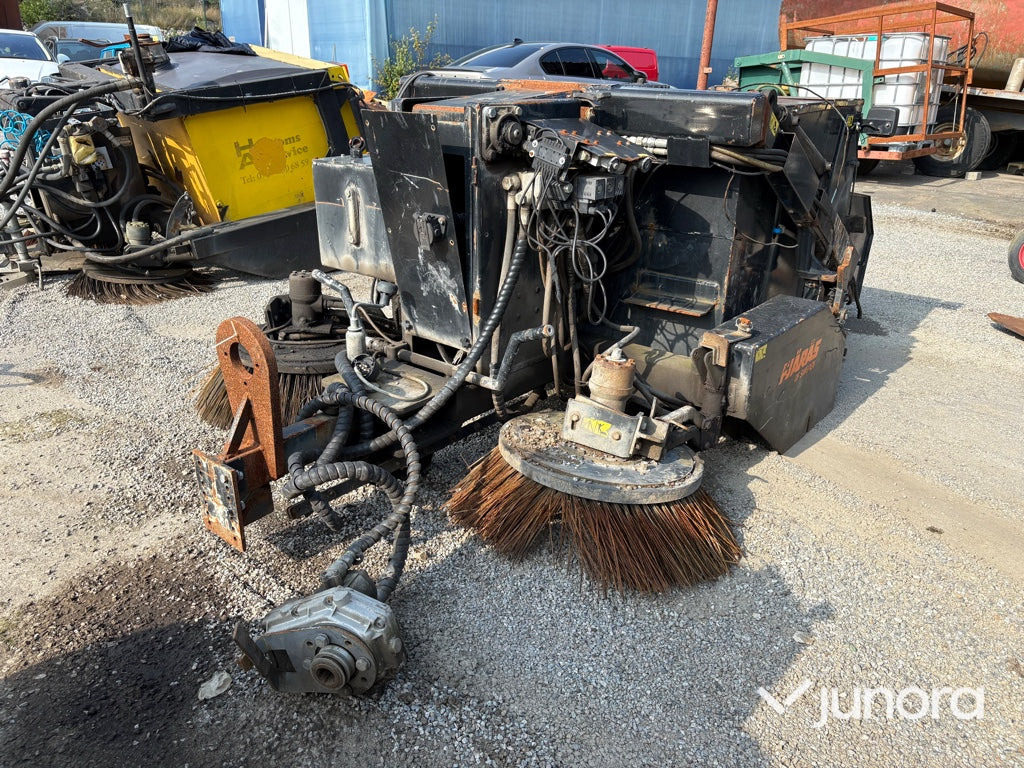 Sopmaskin Bogserad - Fjärås, FS 700 - Măturătoare stradală: Foto 1 Sopmaskin Bogserad - Fjärås, FS 700 - Măturătoare stradală: Foto 1