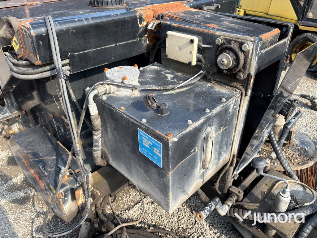 Sopmaskin Bogserad - Fjärås, FS 700 - Măturătoare stradală: Foto 5 Sopmaskin Bogserad - Fjärås, FS 700 - Măturătoare stradală: Foto 5